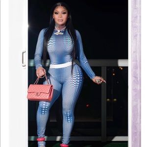 BOUTIQUE SET SIZE MEDIUM